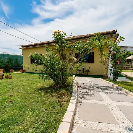 Villa Guesthost - Barni House Montesilvano Marina