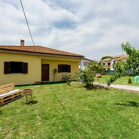 Villa Guesthost - Barni House *