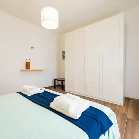 Guesthost - Barni House Villa *
